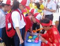 Nghỉ Tết, không nên ép trẻ học